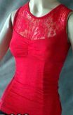 Blusa Vermelha com renda.