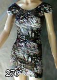 Vestido com decote nas costas e lacinho.
