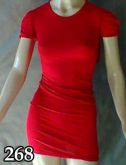 Vestido vermelho decote arredondado nas costas.