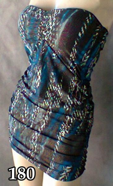 Vestido Tomara que caia estampa marrom e azul.
